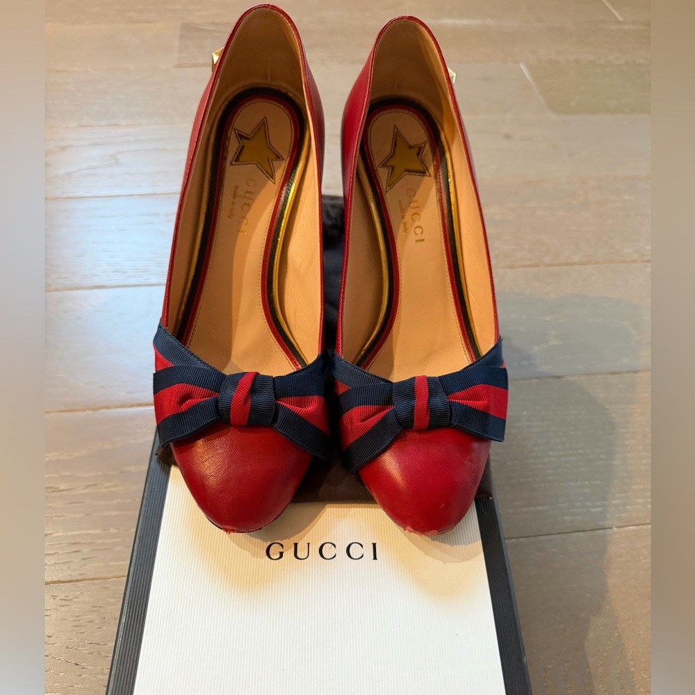 Gucci Red Women's Shoes with Bow Detail
